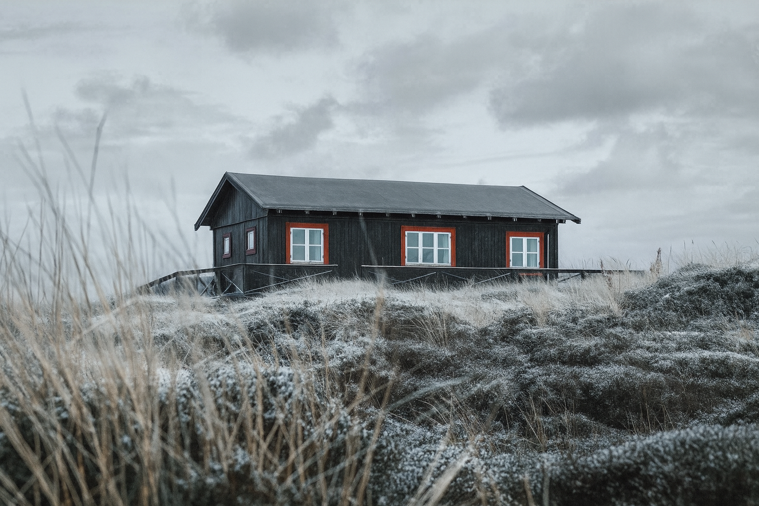 Hos easySure tror vi på, at det enkle ofte er det bedste. Derfor har vi samlet de vigtigste ting, du skal huske, når du gør sommerhuset klar til vinteren.